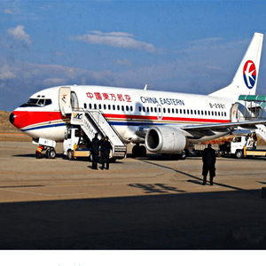 西宁曹家堡航空运输航空快运业稳步发展的原因是什么？